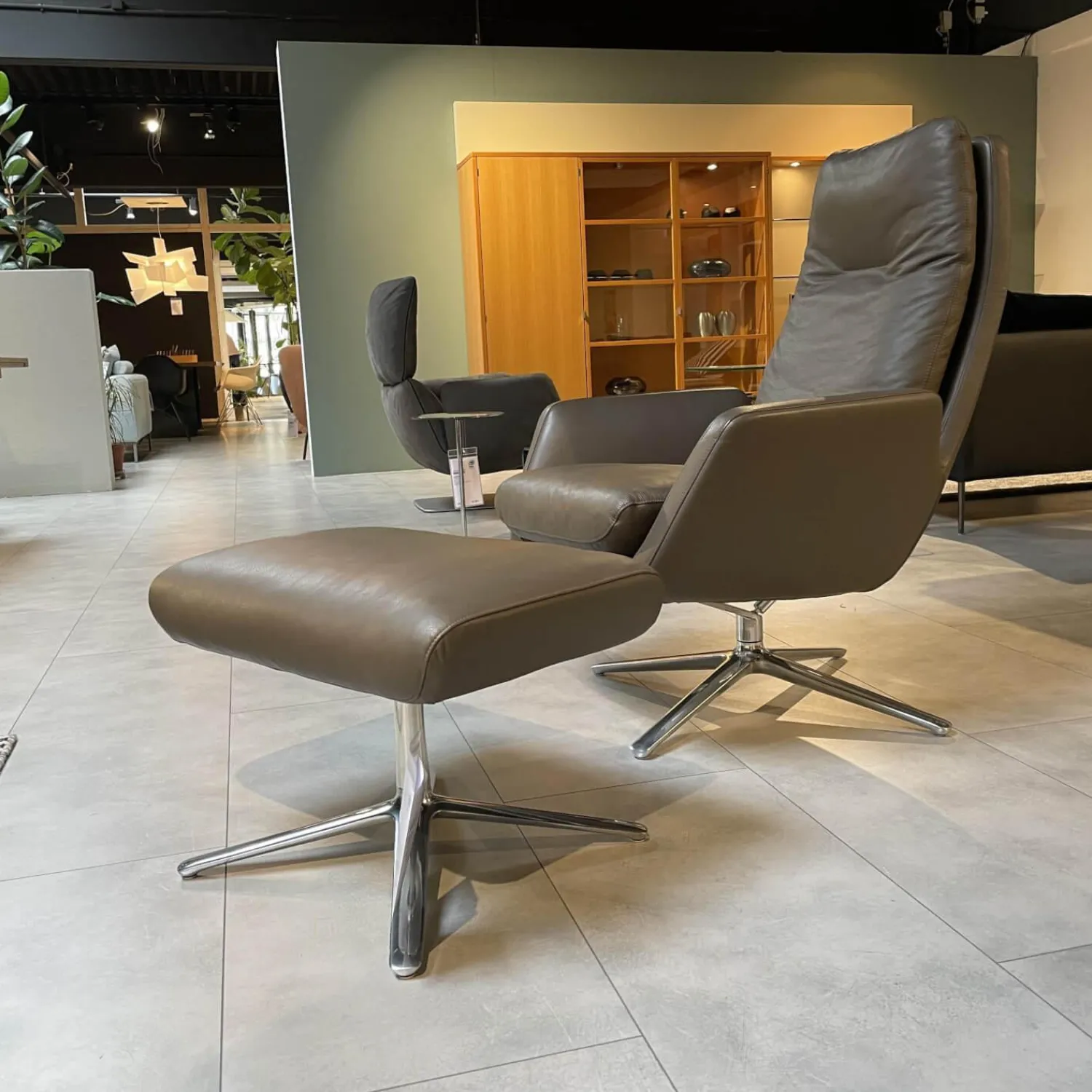 COR Relaxsessel|Drehsessel dia Bezug Leder Semi Nougat 280 4-Fuß Drehgestell Aluminium Poliert Mit Hocker