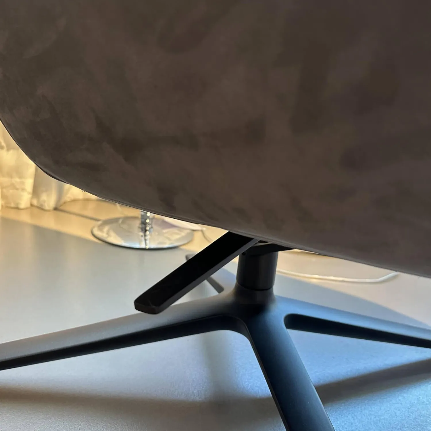 COR Relaxsessel|Drehsessel dia Hoch Leder 681 Graphit Grau Gestell Feinstruktur Schwarz Lackiert Mit Hocker