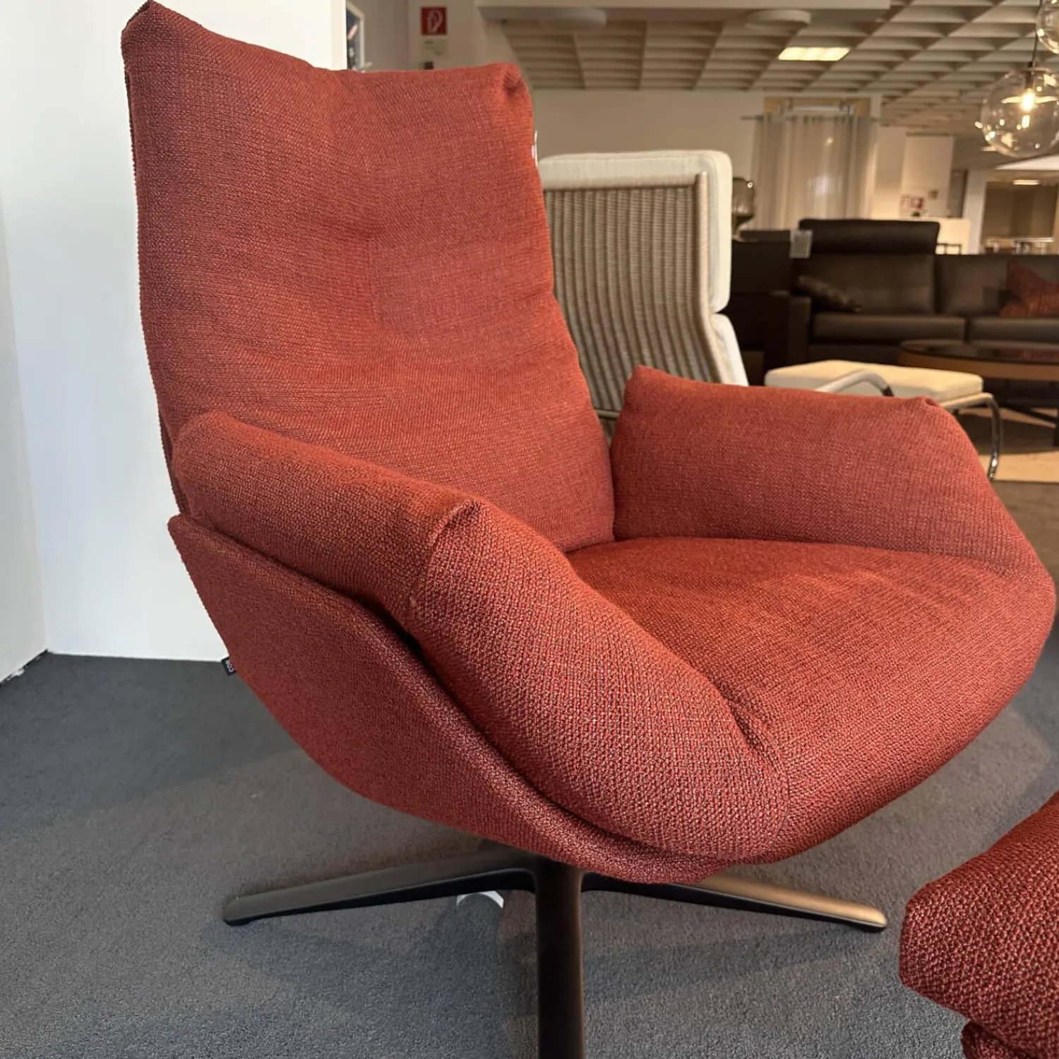 COR Loungesessel|Relaxsessel|Drehsessel dia Lounge Stoff 80 8189 Rostrot Rot Fußkreuzgestell Lack F05 Schwarz Inklusive Hocker