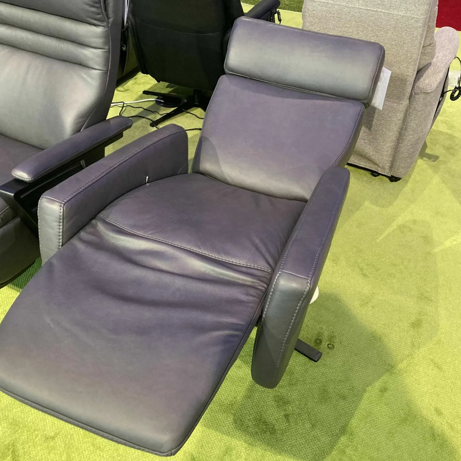 Steinpol Relaxsessel|Drehsessel EM Salo Leder Levita Anthrazit Sternfußgestell Schwarz Matt Lackiert