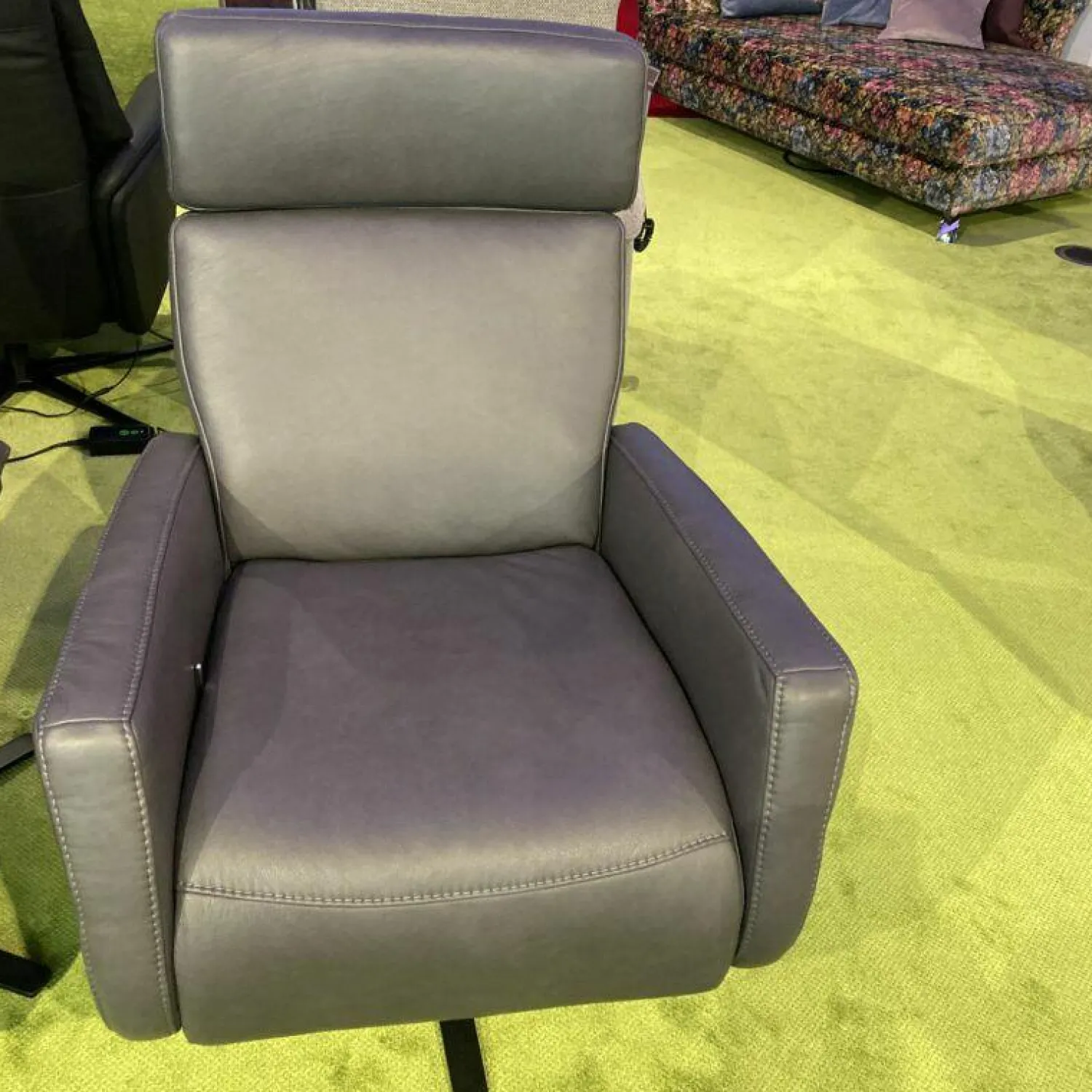 Steinpol Relaxsessel|Drehsessel EM Salo Leder Levita Anthrazit Sternfußgestell Schwarz Matt Lackiert