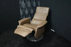 Relax Live Relaxsessel|Drehsessel Madrid Leder Avantgard Trüffel mit Relaxfunktion und Hochklappbarem Rücken