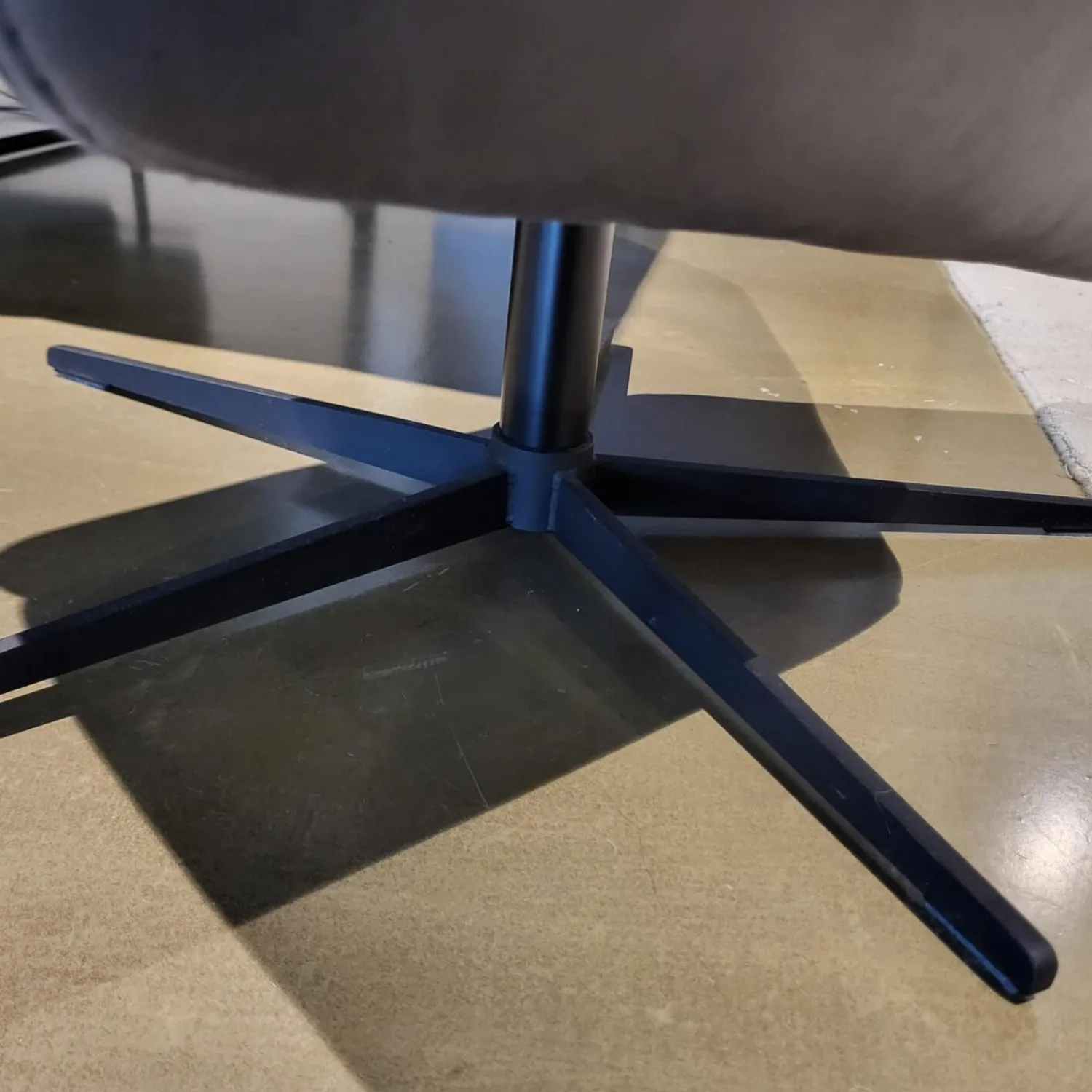 Comfort Republic Relaxsessel|Drehsessel Rufus Niedrig Leder Grey PG RET Grau Kreuzfuß Metall Schwarz