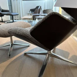 COR Relaxsessel|Drehsessel Shrimp Mit Hocker Stoff 14002 Hellgrau Holzschale Eiche Braun D73