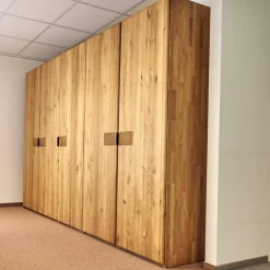 m&h Kleiderschränke|Drehtürenschrank Endlosschrank Wildeiche Massiv Parkettverleimt mit Beleuchtung