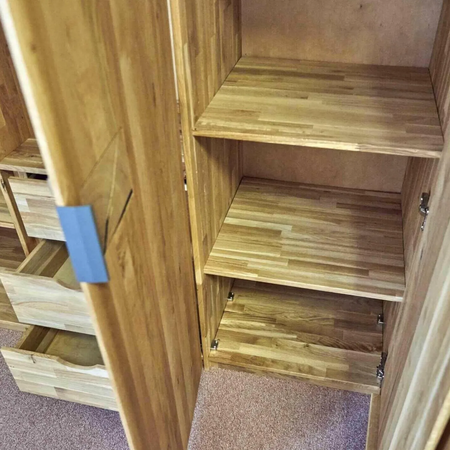 m&h Kleiderschränke|Drehtürenschrank Endlosschrank Wildeiche Massiv Parkettverleimt mit Beleuchtung