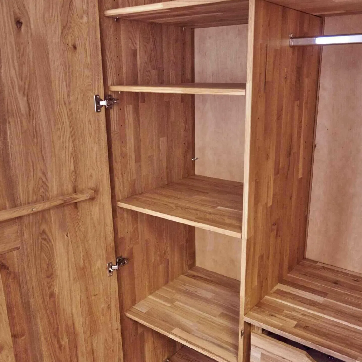 m&h Kleiderschränke|Drehtürenschrank Endlosschrank Wildeiche Massiv Parkettverleimt mit Beleuchtung