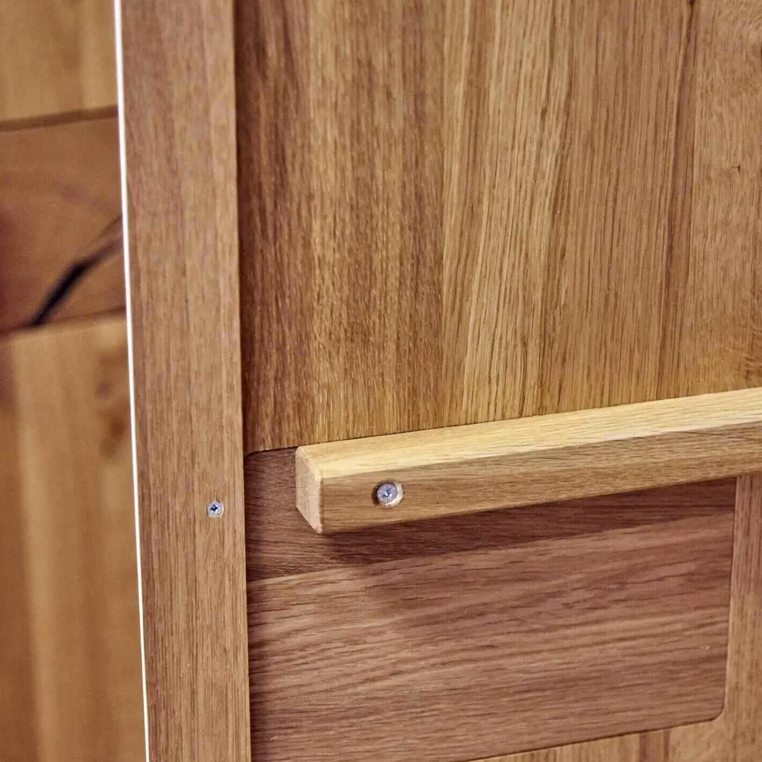 m&h Kleiderschränke|Drehtürenschrank Endlosschrank Wildeiche Massiv Parkettverleimt mit Beleuchtung