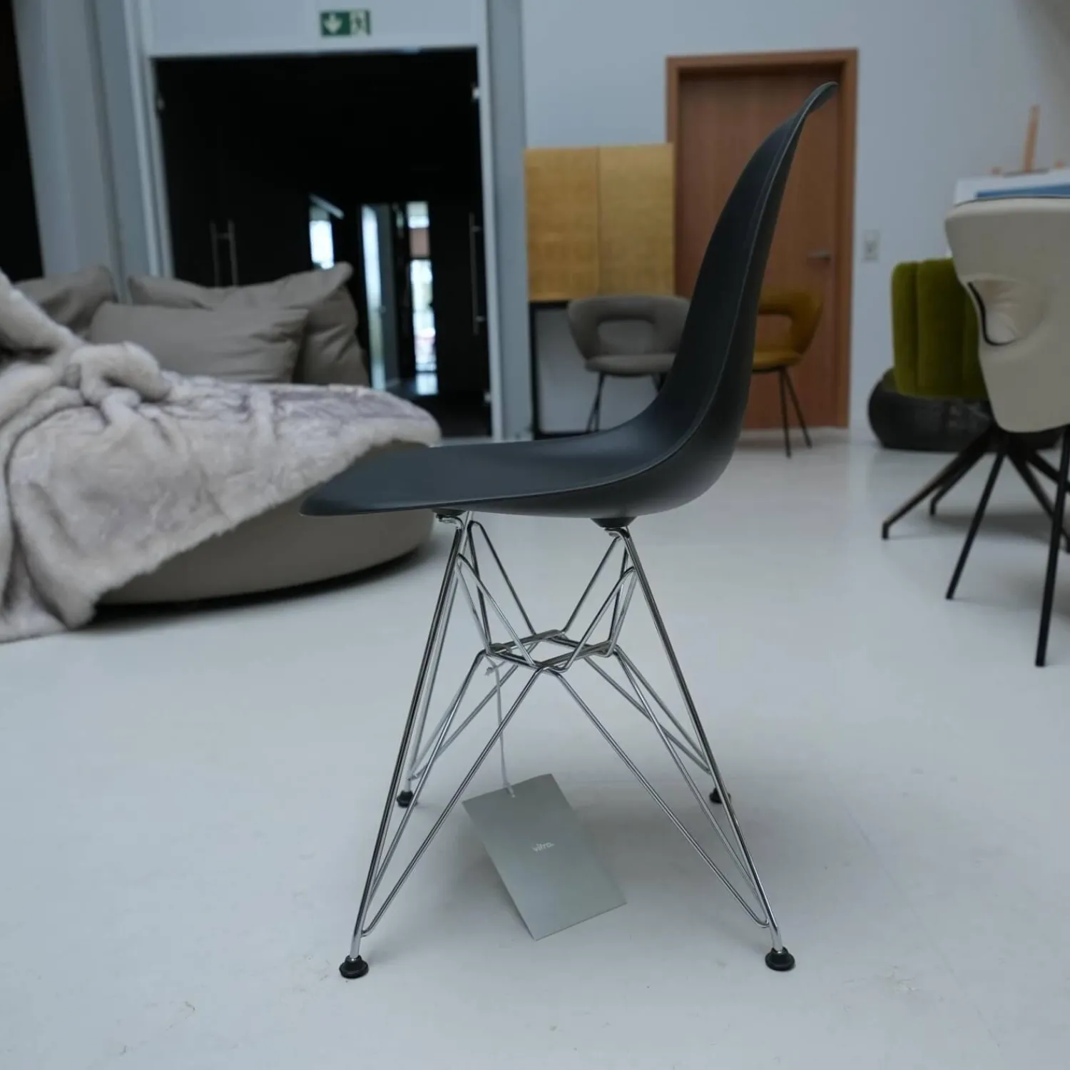 Vitra Einzelstühle|Eames Platic Sidechair DSR Drahtgestell Mit Verstrebungen Verchromt Sitzschalenfarbe Schwarz