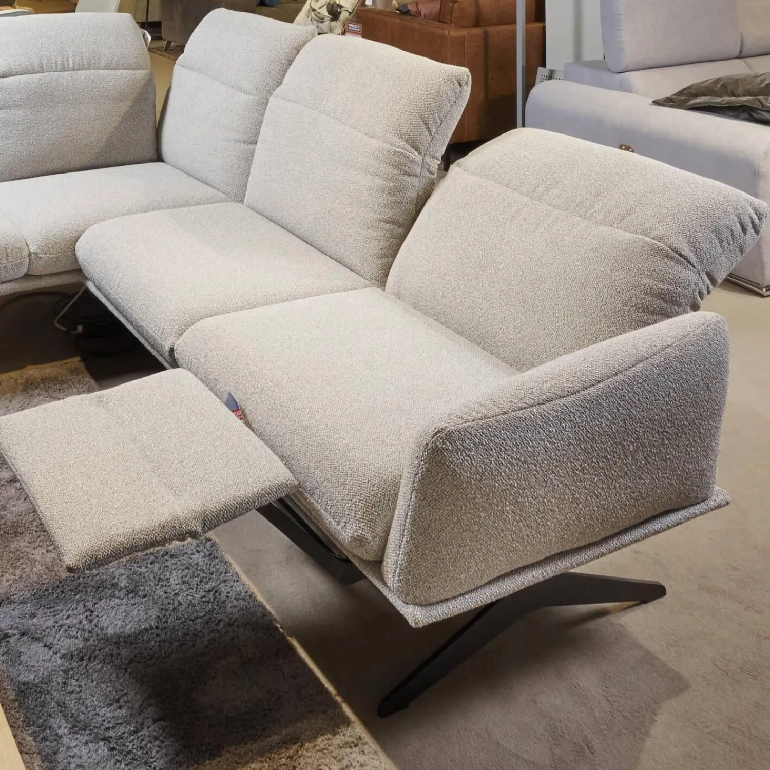 Koinor Ecksofas|Eckgarnitur Calmo Bezug 13 Aquaclean Cosmo Kufe Schwarz Matt Inklusive Motorischer Fußstütze