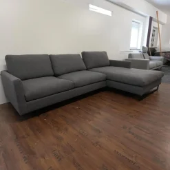 freistil Rolf Benz Ecksofas|Ecksofa 134 In Stoff 6466 Mittel Grau Fußgestell In Stahl Kufe Quadratrohr Ral 9005 Tiefschwarz Matt