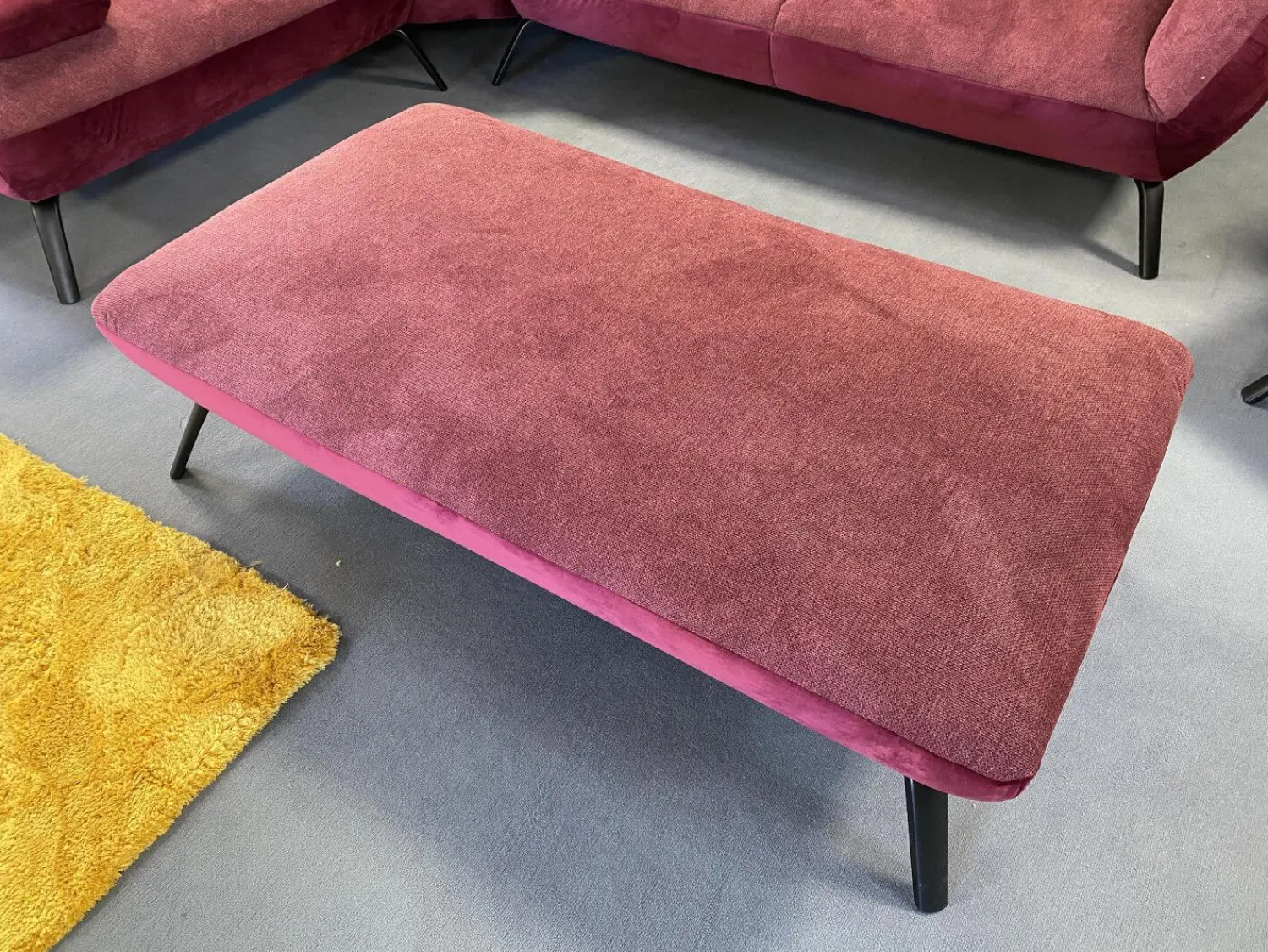Poco Ecksofas|Ecksofa 80007 Webstoff Paris Chianti Rot Und Samtstoff Rivera Aubergine Violett Fuß Metall Schwarz Inklusive Hocker Und Verstellung