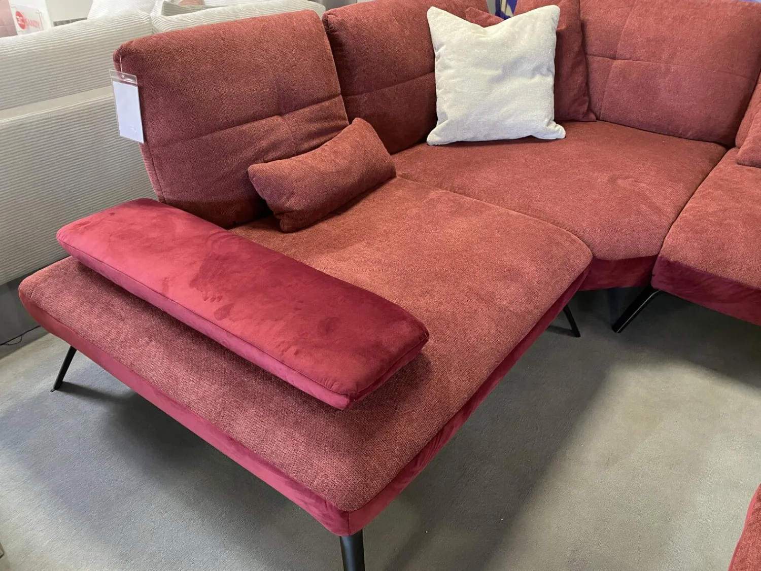 Poco Ecksofas|Ecksofa 80007 Webstoff Paris Chianti Rot Und Samtstoff Rivera Aubergine Violett Fuß Metall Schwarz Inklusive Hocker Und Verstellung