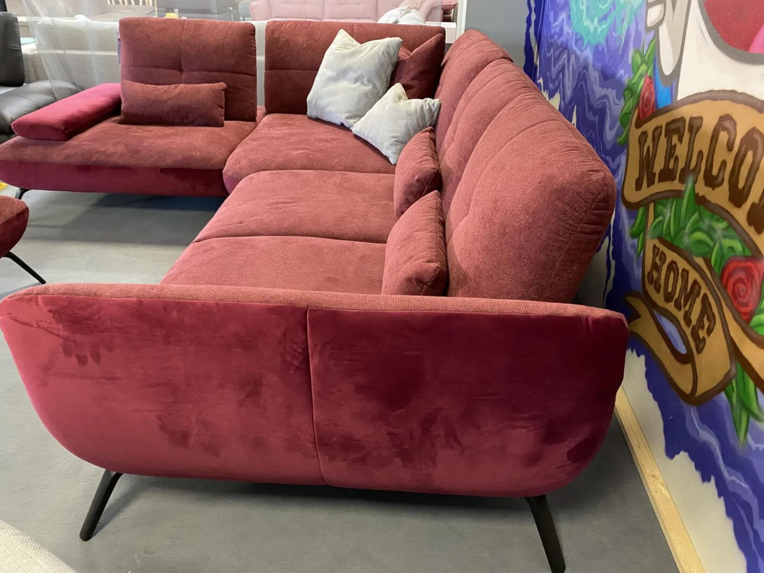 Poco Ecksofas|Ecksofa 80007 Webstoff Paris Chianti Rot Und Samtstoff Rivera Aubergine Violett Fuß Metall Schwarz Inklusive Hocker Und Verstellung