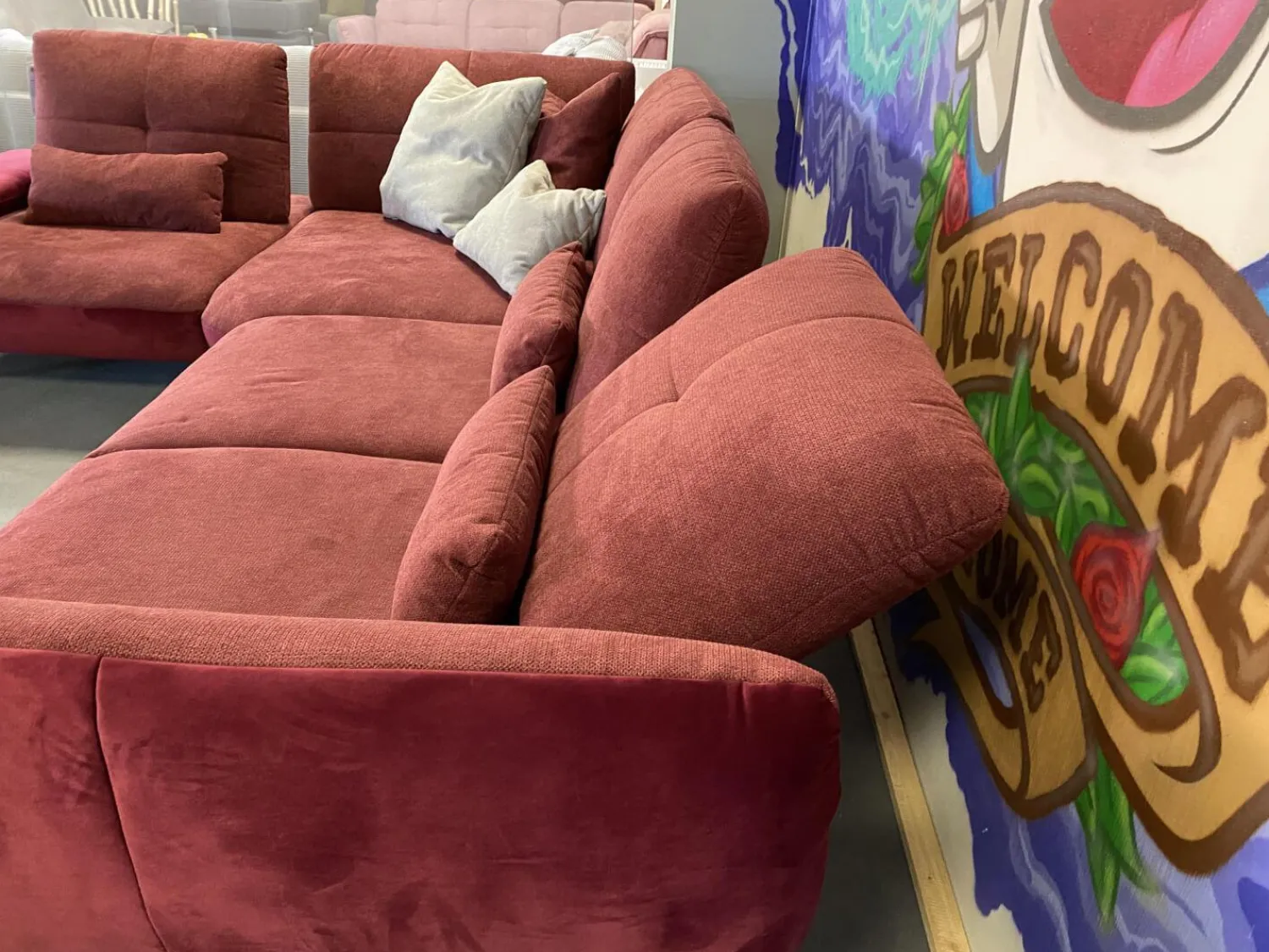 Poco Ecksofas|Ecksofa 80007 Webstoff Paris Chianti Rot Und Samtstoff Rivera Aubergine Violett Fuß Metall Schwarz Inklusive Hocker Und Verstellung