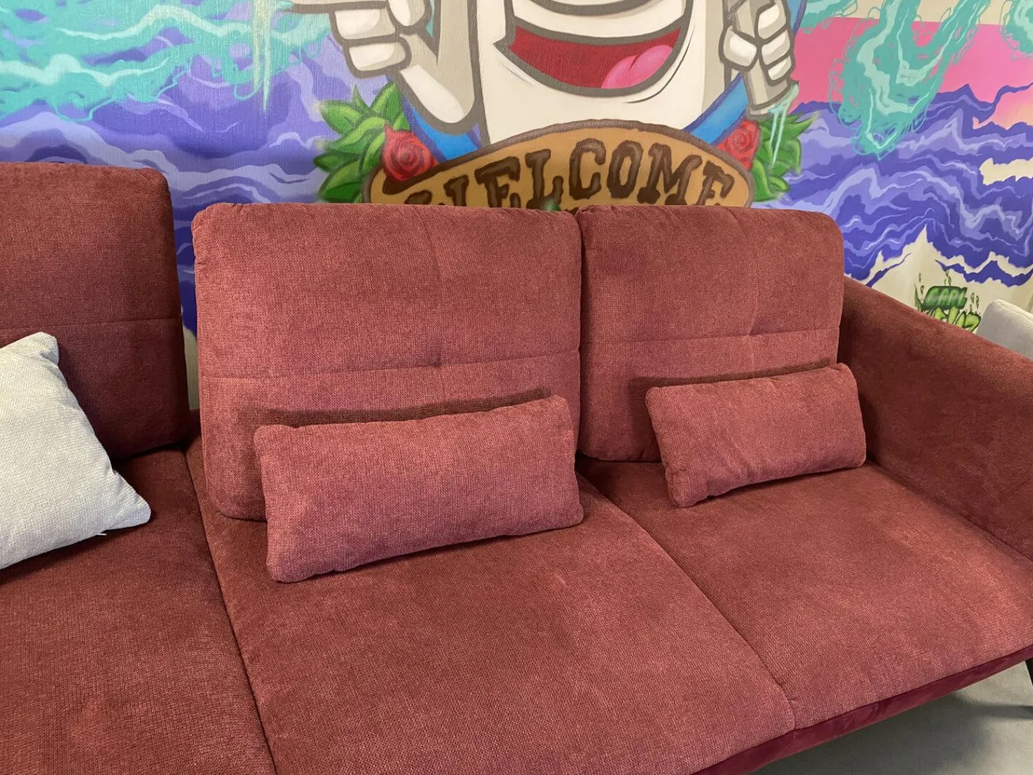 Poco Ecksofas|Ecksofa 80007 Webstoff Paris Chianti Rot Und Samtstoff Rivera Aubergine Violett Fuß Metall Schwarz Inklusive Hocker Und Verstellung