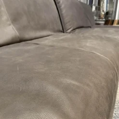 Bullfrog Ecksofas|Ecksofa Akito Leder Oasis 2100 Elefant 63 Grau Plateau Wildeiche Öl Winkelstahlfuß Schwarz Pulverbeschichtet