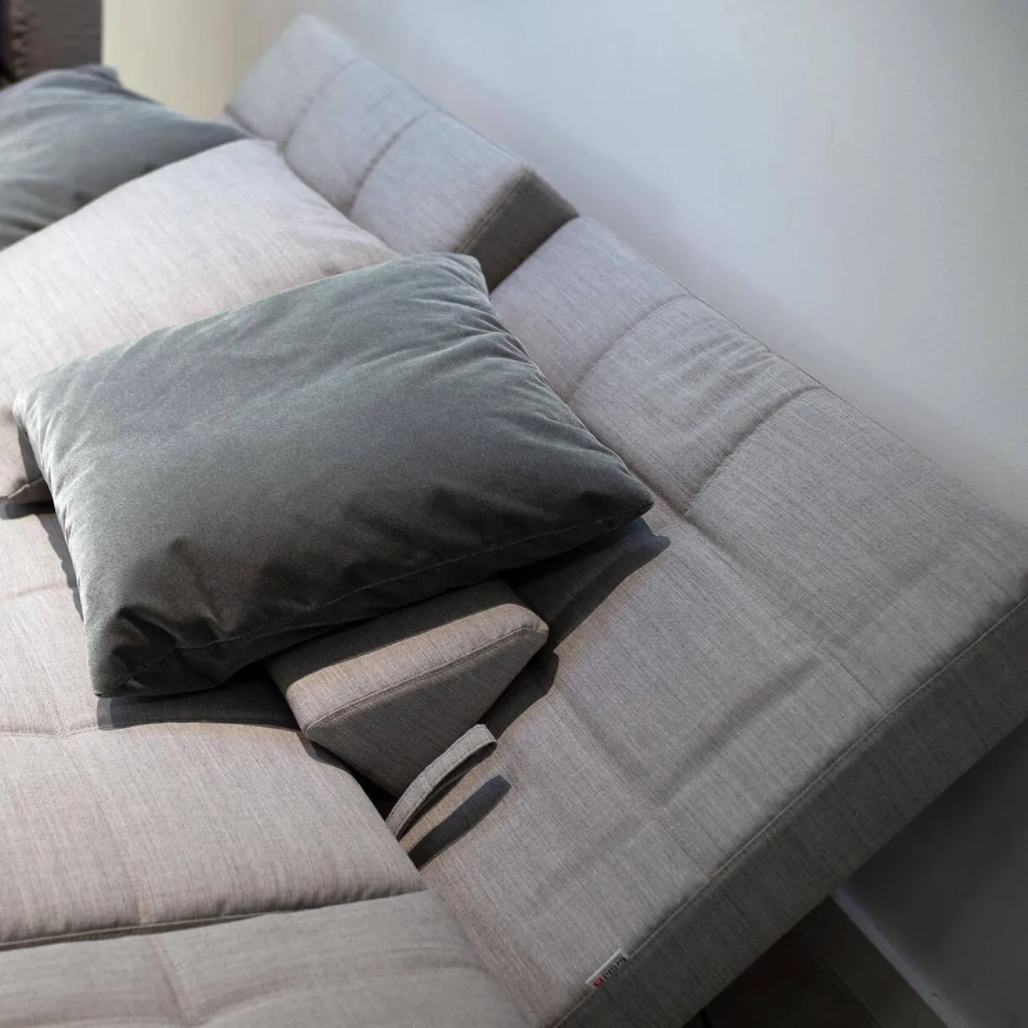 Brühl Ecksofas|Ecksofa Amber Stoff Kvadrat Canvas 2 124 Hellgrau Kufe Chrom Glänzend Inklusive 6 Kissen Mit Verstellbarem Rücken