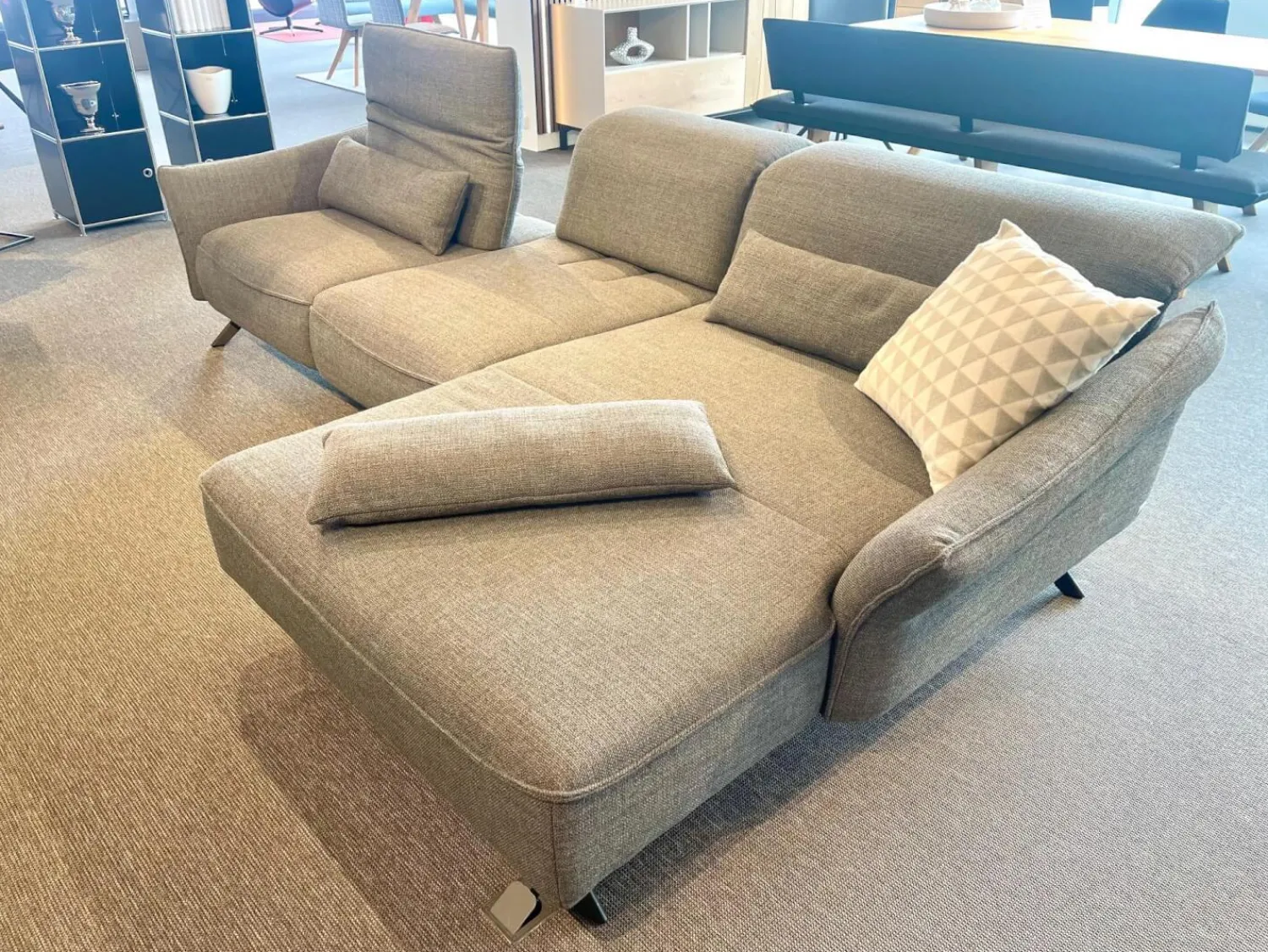 Contur Ecksofas|Ecksofa Bormio Stoff Udine Graphit Grau Gestell Schwarz Inklusive Lendenkissen