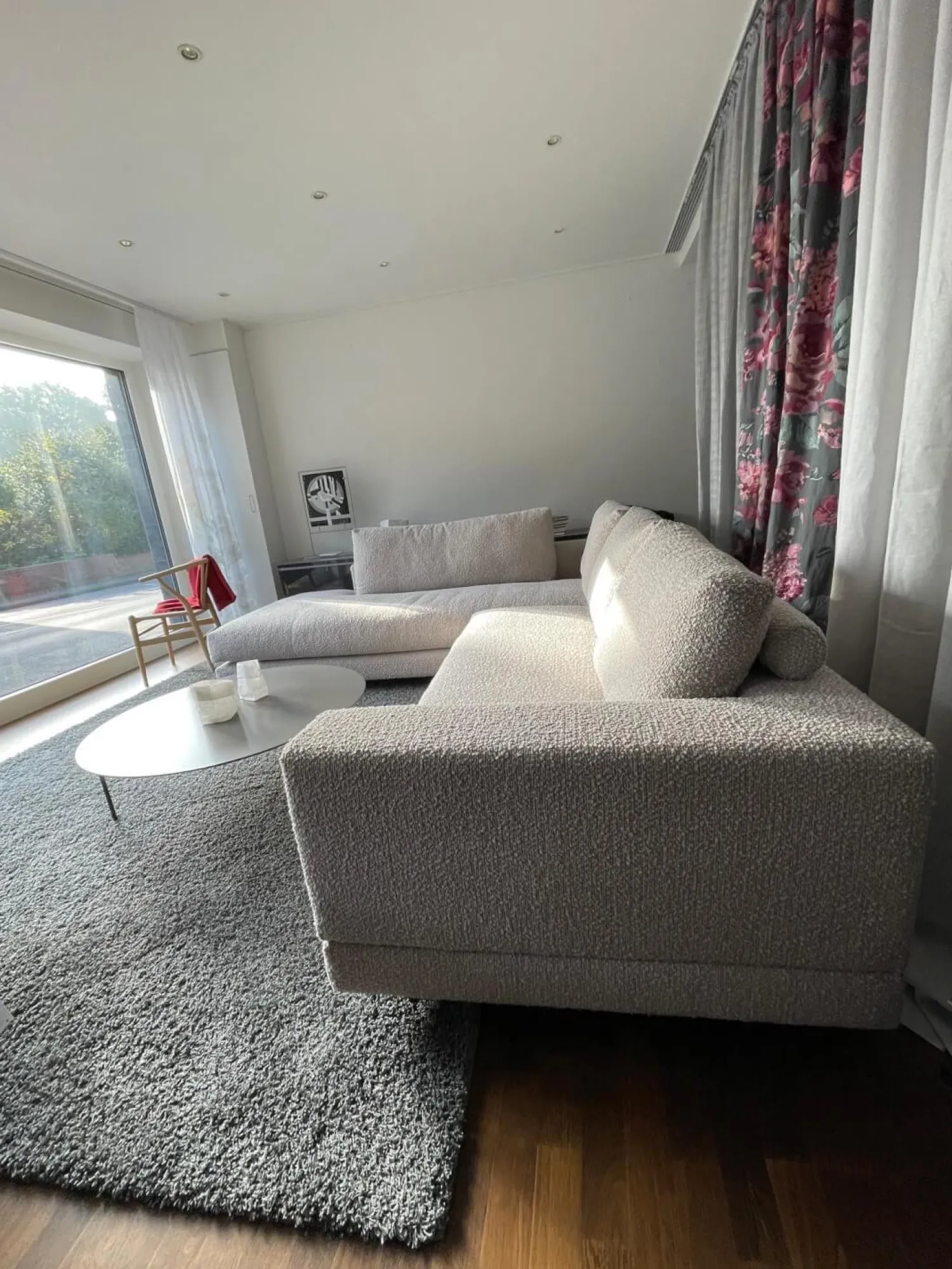 Violetta Ecksofas|Ecksofa Boxspring Stoff 30 Universe 019 Greige Grau mit 4 Rückenkissen