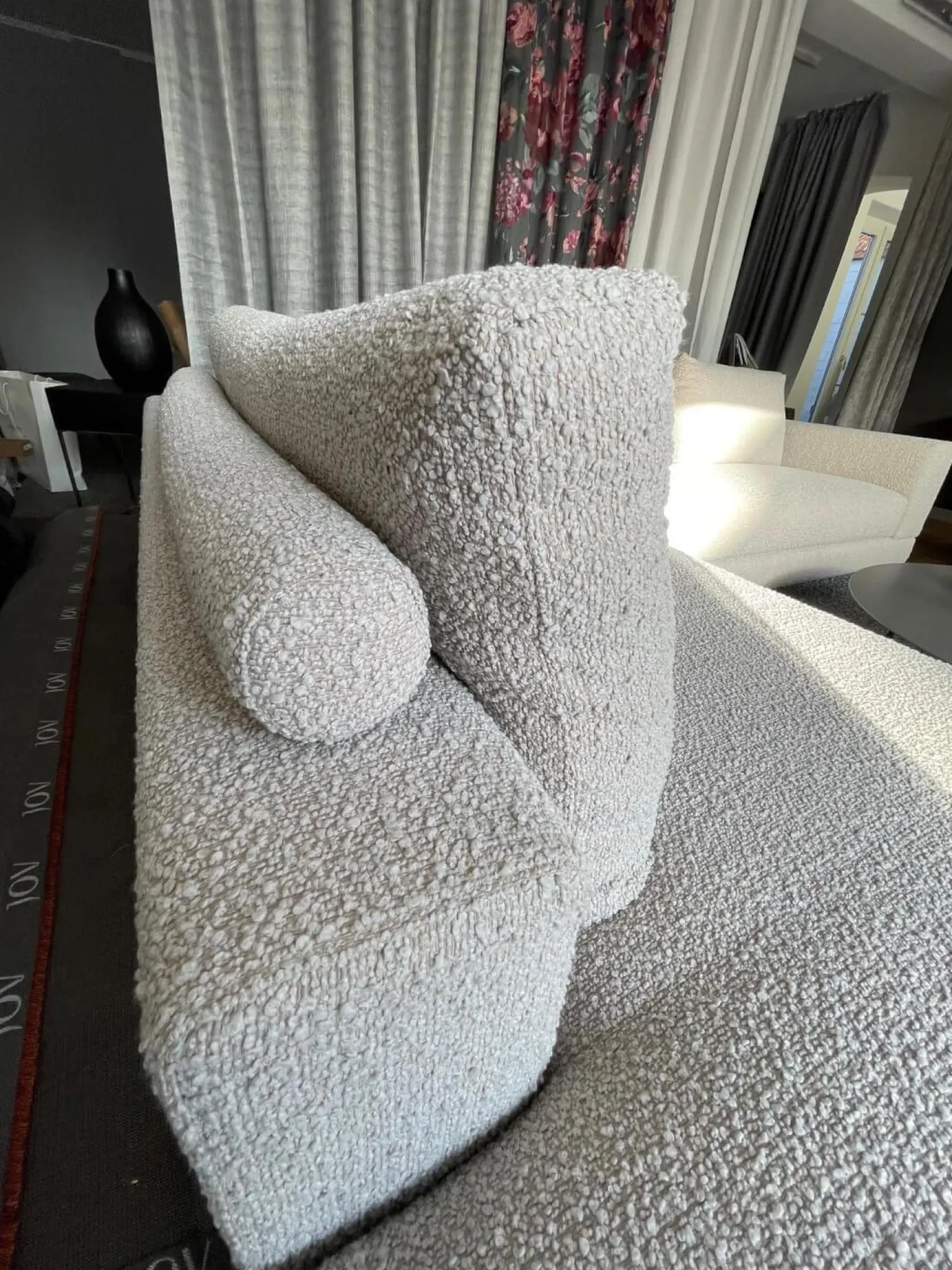 Violetta Ecksofas|Ecksofa Boxspring Stoff 30 Universe 019 Greige Grau mit 4 Rückenkissen