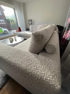 Violetta Ecksofas|Ecksofa Boxspring Stoff 30 Universe 019 Greige Grau mit 4 Rückenkissen