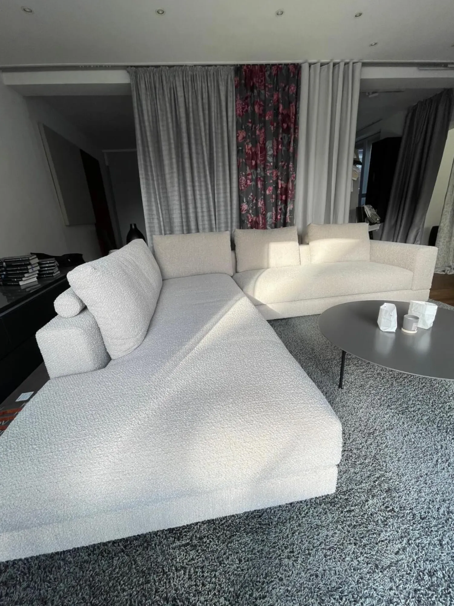 Violetta Ecksofas|Ecksofa Boxspring Stoff 30 Universe 019 Greige Grau mit 4 Rückenkissen