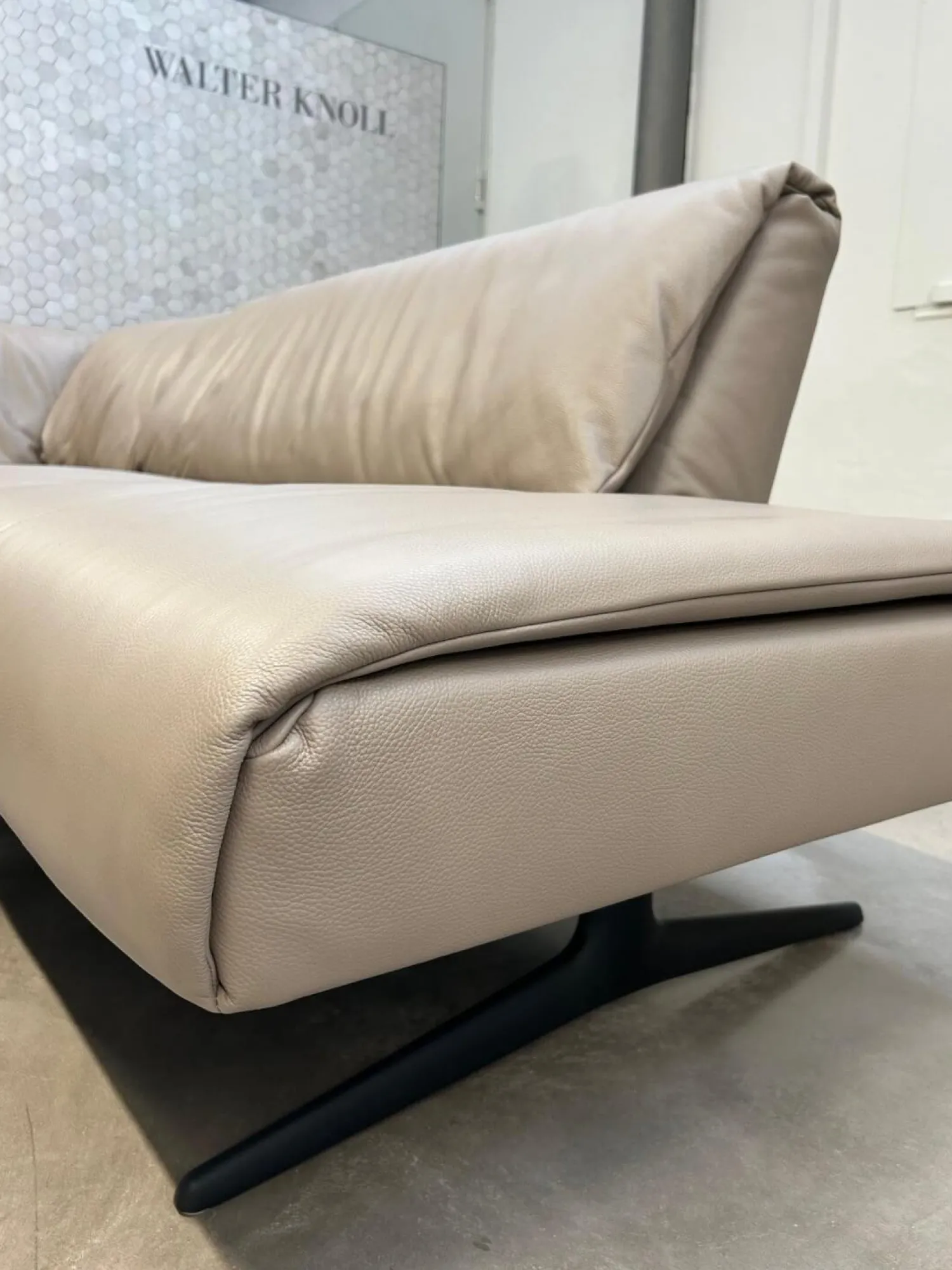 Walter Knoll Ecksofas|Ecksofa Bundle 630 Leder Rodeo Soft 1417 Pebble Grau Beige Gestell Schwarz Matt Pulverbeschichtet