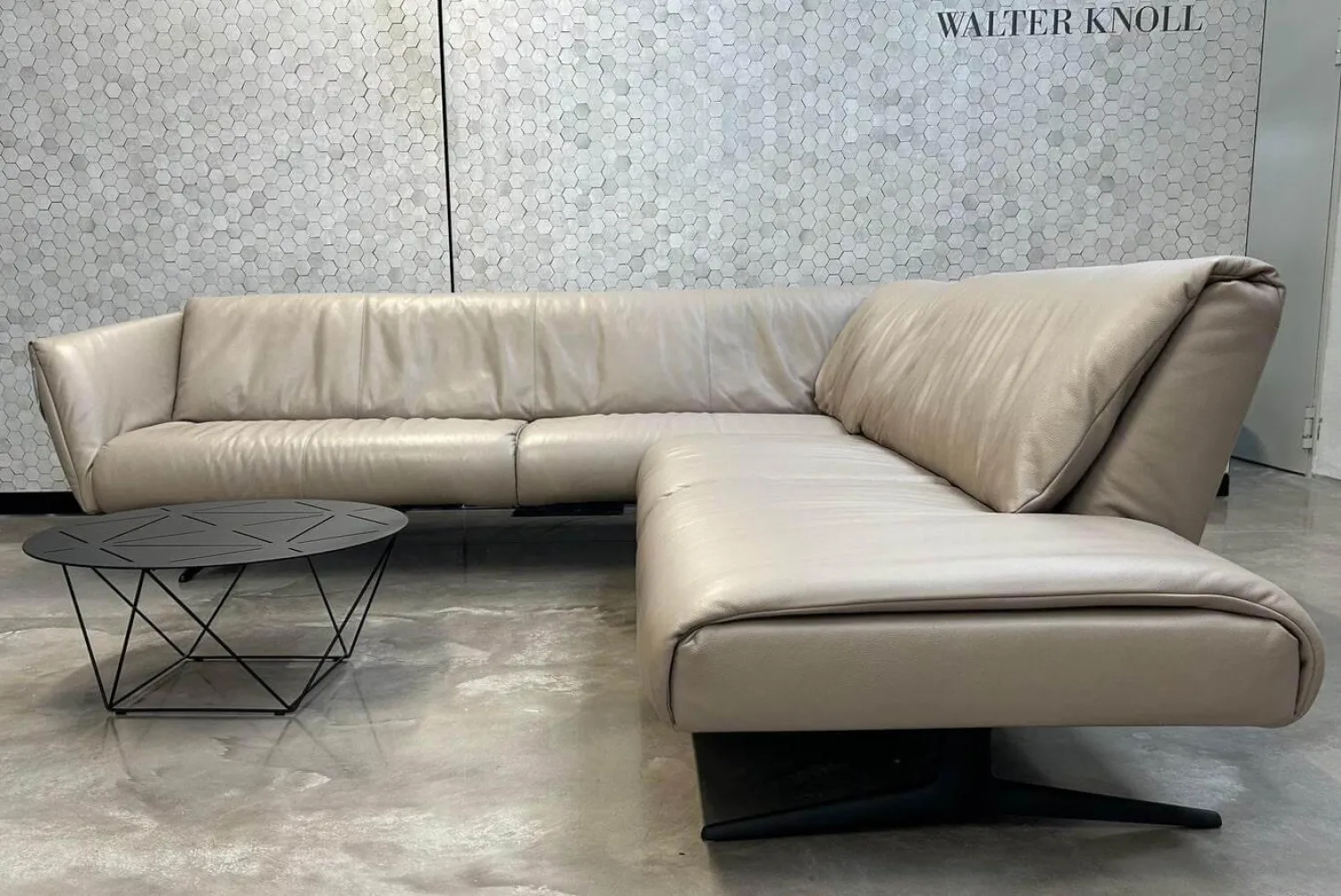 Walter Knoll Ecksofas|Ecksofa Bundle 630 Leder Rodeo Soft 1417 Pebble Grau Beige Gestell Schwarz Matt Pulverbeschichtet