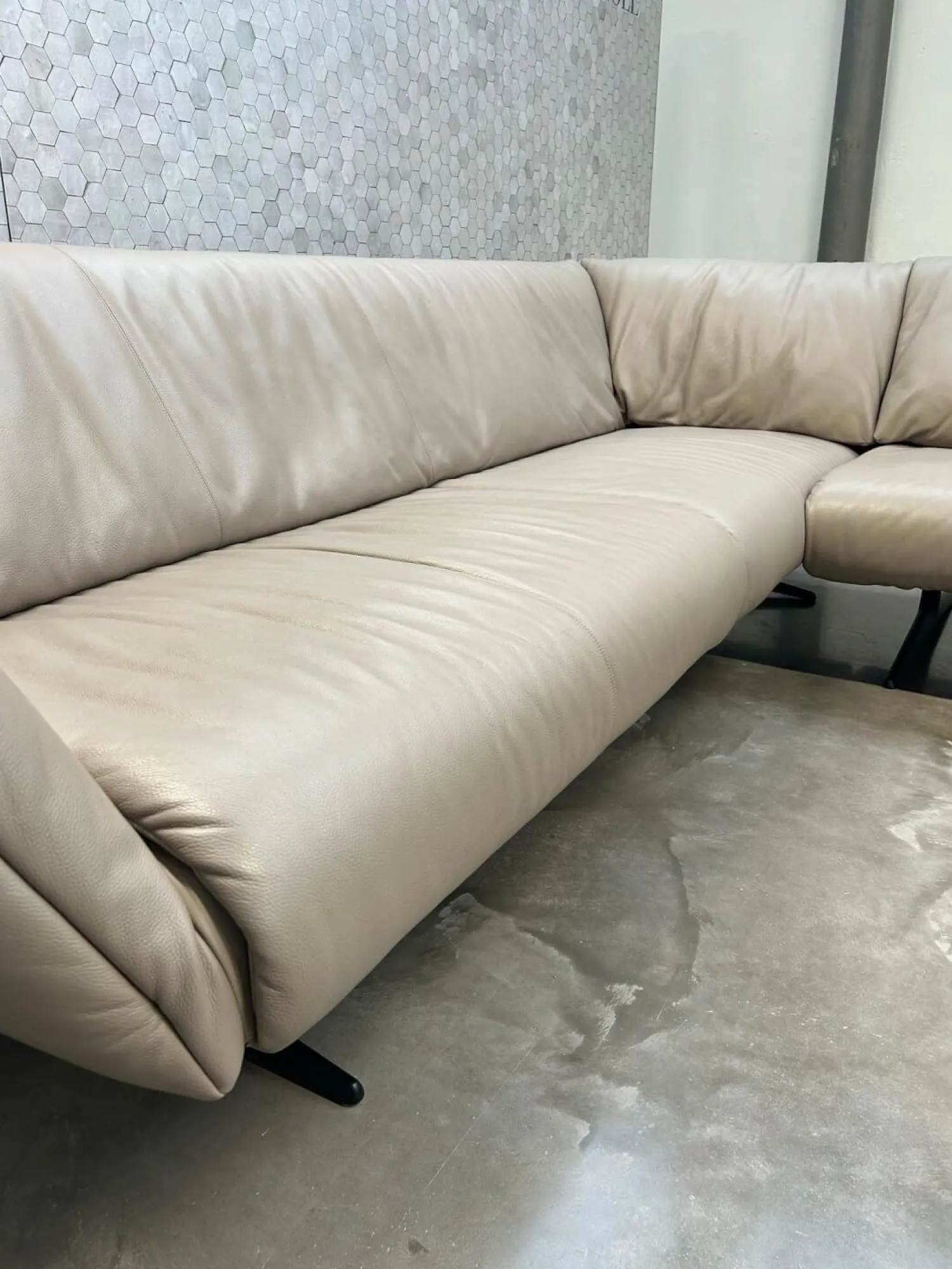 Walter Knoll Ecksofas|Ecksofa Bundle 630 Leder Rodeo Soft 1417 Pebble Grau Beige Gestell Schwarz Matt Pulverbeschichtet