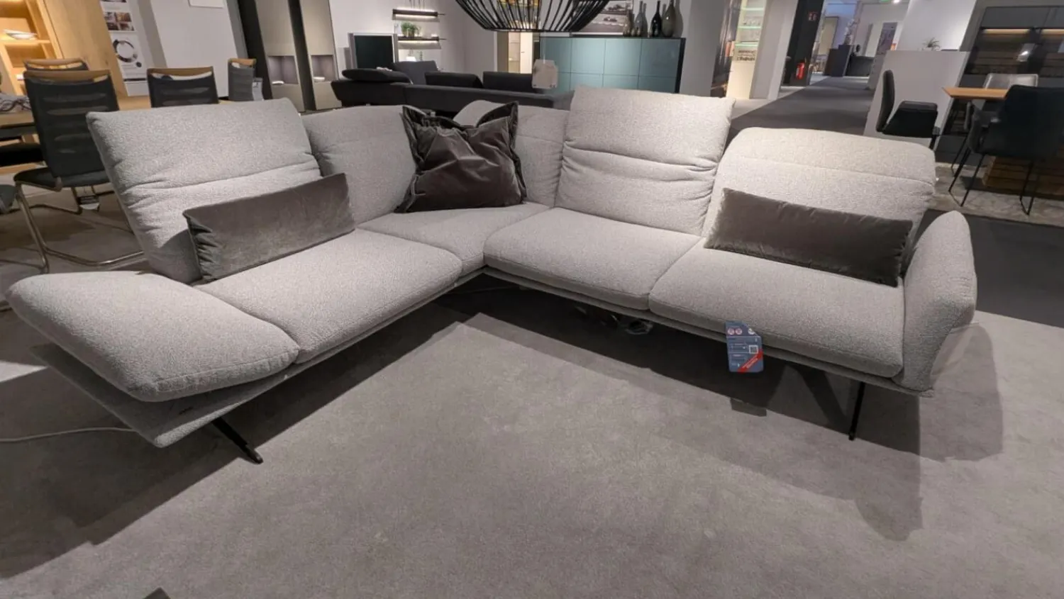 Koinor Ecksofas|Ecksofa Calmo Stoff 13 Cosmo 97 Grau Metallkufen Schwarz Matt Mit Fußteilverstellung Und Kopfteilverstellung Inklusive 3 Kissen