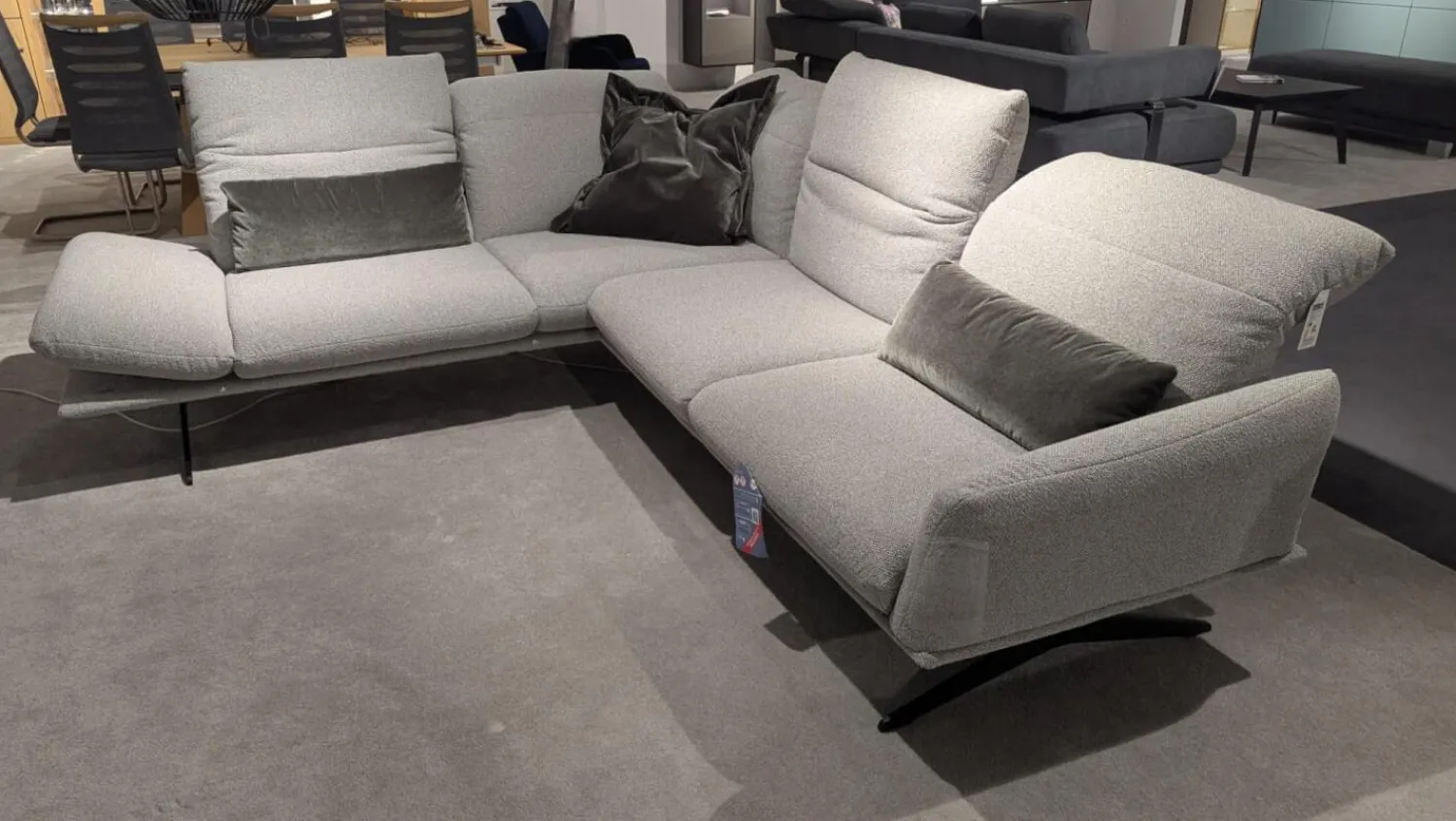 Koinor Ecksofas|Ecksofa Calmo Stoff 13 Cosmo 97 Grau Metallkufen Schwarz Matt Mit Fußteilverstellung Und Kopfteilverstellung Inklusive 3 Kissen