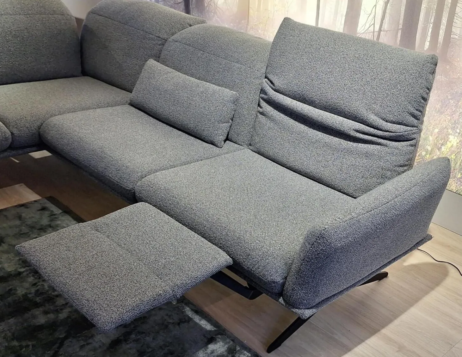 Koinor Ecksofas|Ecksofa Calmo Stoff 13 Cosmo 97 Grau Metallkufen Pulverbeschichtet Schwarz Matt Mit Maueller Kopfteilverstellung Und Motorische Fußstütze Inklusive 2 Kissen Ohne Dekokissen