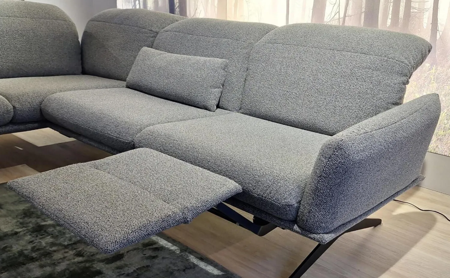 Koinor Ecksofas|Ecksofa Calmo Stoff 13 Cosmo 97 Grau Metallkufen Pulverbeschichtet Schwarz Matt Mit Maueller Kopfteilverstellung Und Motorische Fußstütze Inklusive 2 Kissen Ohne Dekokissen