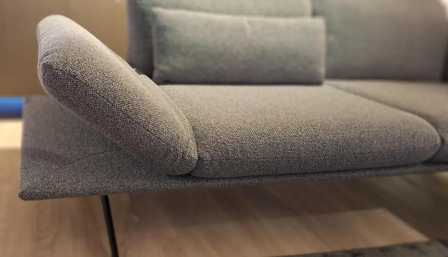 Koinor Ecksofas|Ecksofa Calmo Stoff 13 Cosmo 97 Grau Metallkufen Pulverbeschichtet Schwarz Matt Mit Maueller Kopfteilverstellung Und Motorische Fußstütze Inklusive 2 Kissen Ohne Dekokissen