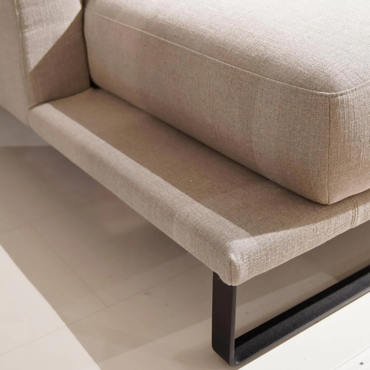 Rolf Benz Ecksofas|Ecksofa Cara Bezug Stoff 14.162 Steingrau Fuß Kufe Stahl Schwarz Ablage Eiche Furniert Mit Verstellbarem Rücken