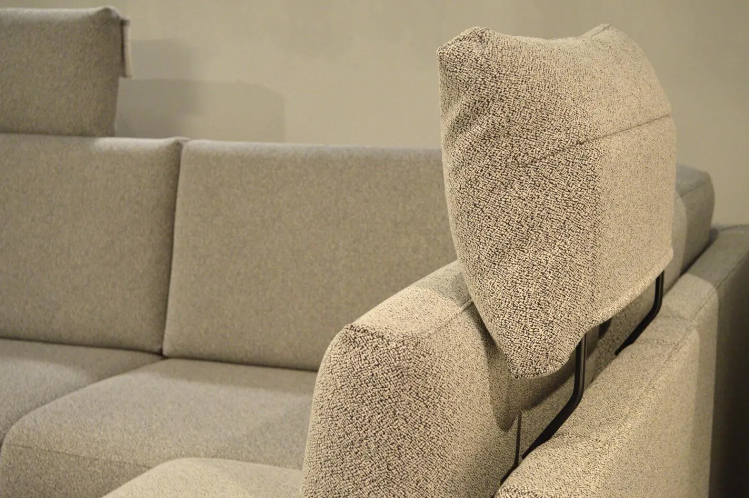 Rolf Benz Ecksofas|Ecksofa Cara Stoff Weißgrau 26.202 mit Holz-Ablage Schwenkbar