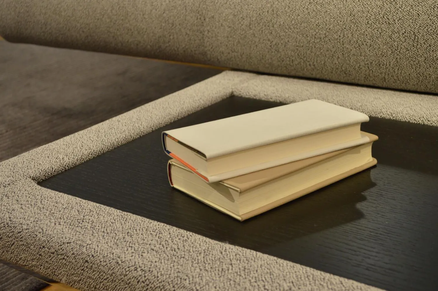 Rolf Benz Ecksofas|Ecksofa Cara Stoff Weißgrau 26.202 mit Holz-Ablage Schwenkbar