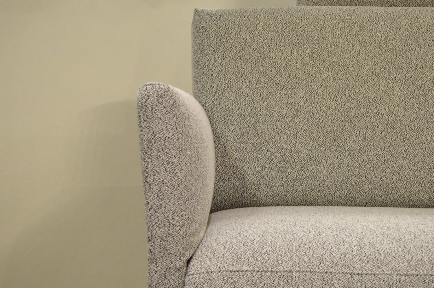 Rolf Benz Ecksofas|Ecksofa Cara Stoff Weißgrau 26.202 mit Holz-Ablage Schwenkbar