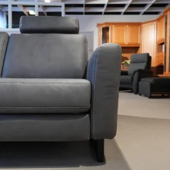 Zehdenick Ecksofas|Ecksofa Cassius Stoff Galero Slate Grau Kufe K001 Schwarz Mit Kopfstützen Und WallAway Funktion