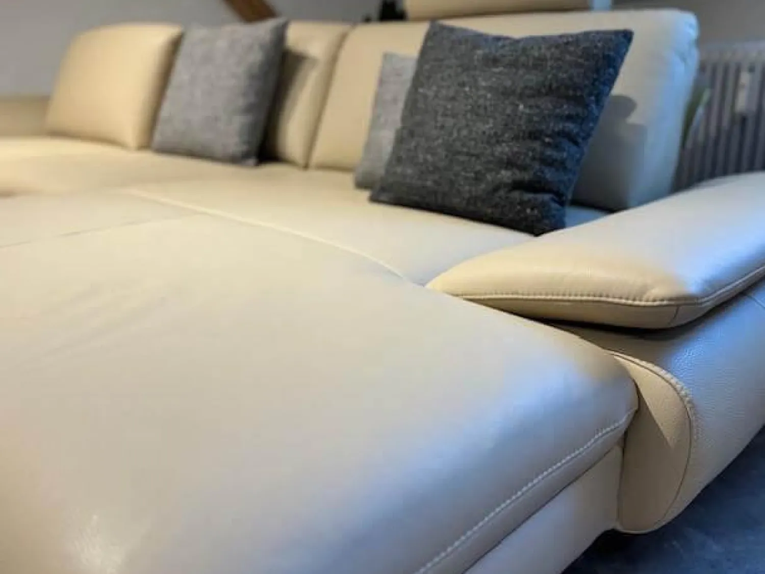 Contur Ecksofas|Ecksofa Collina Leder WP Ecru L50 Beige Metallfüße Gebürstet Inklusive Kopfstütze
