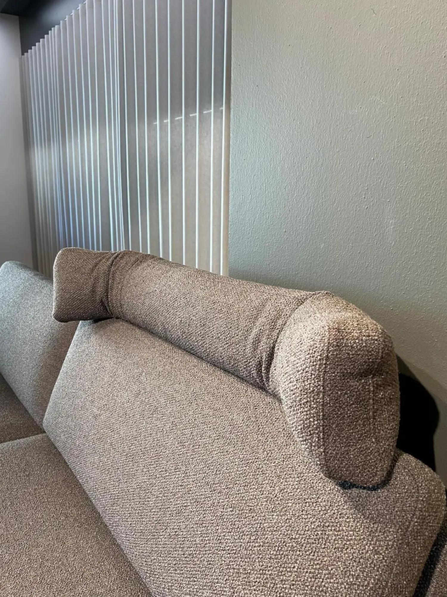 COR Ecksofas|Ecksofa Conseta Stoff 8209 Marone Grau Braun Schmalfuß Metall Schwarz Inklusive Nackenstütze