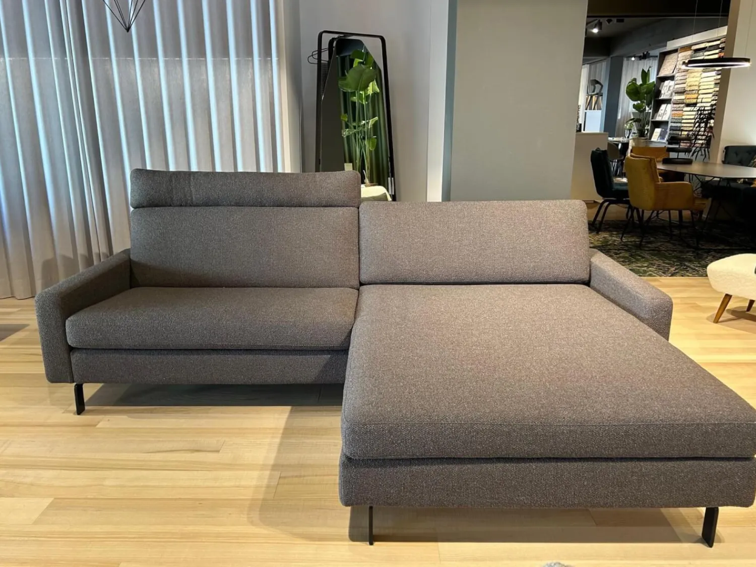 COR Ecksofas|Ecksofa Conseta Stoff 8209 Marone Grau Braun Schmalfuß Metall Schwarz Inklusive Nackenstütze