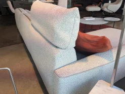 Jori Ecksofas|Ecksofa Eden Stoff Thuile C0002 Grau Creme Fuße Metall Bronze Schwarz Pulverbeschichtet Inklusive Hocker Und 3 Kissen