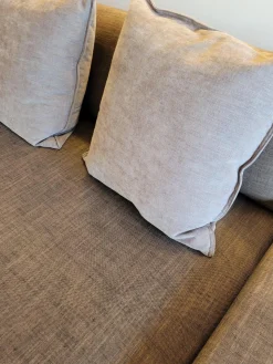 Ligne Roset Ecksofas|Ecksofa Exclusif Stoff Bari Brun Grau Füße Kunststoff Schwarz Inklusive 3 Kissen