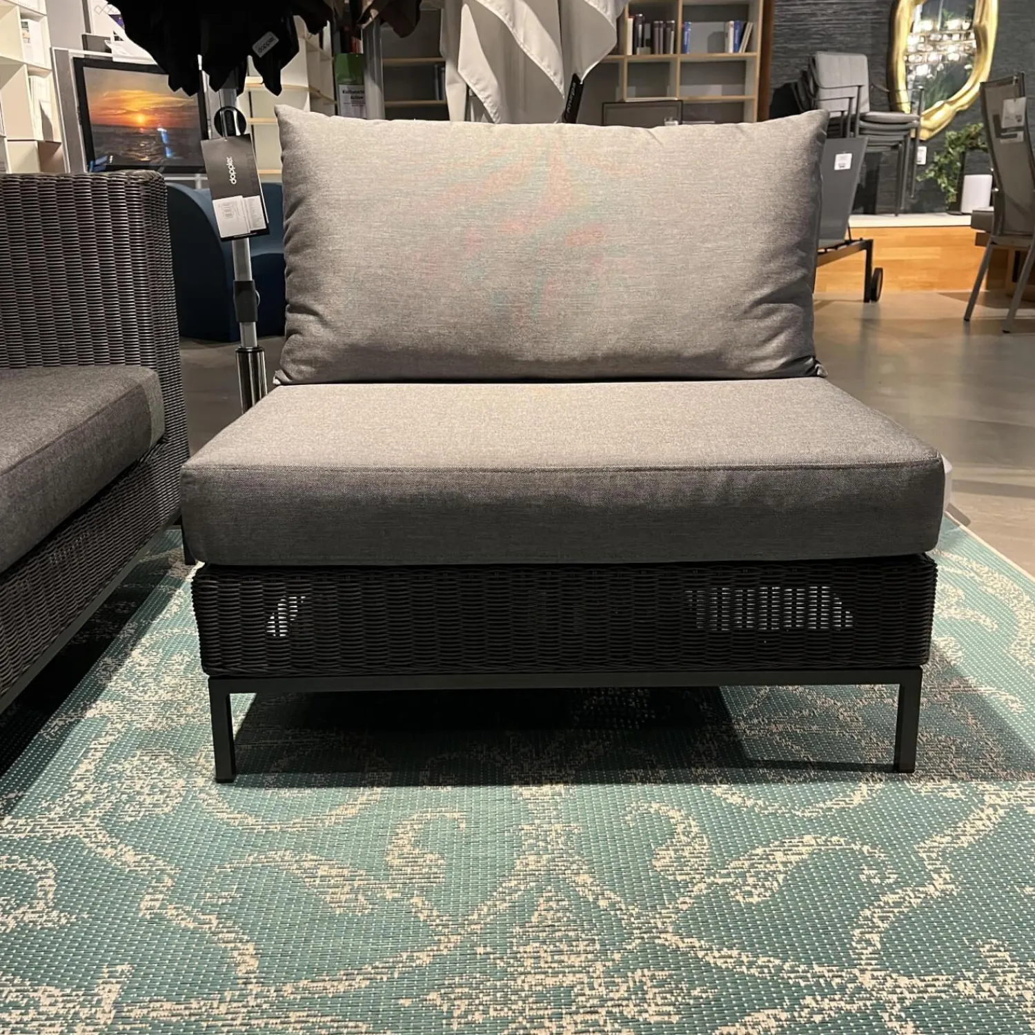 Stern Loungemöbel|Ecksofa Fontana Outdoor Geflecht Basaltgrau Bezug Seidengrau Gestell Aluminium