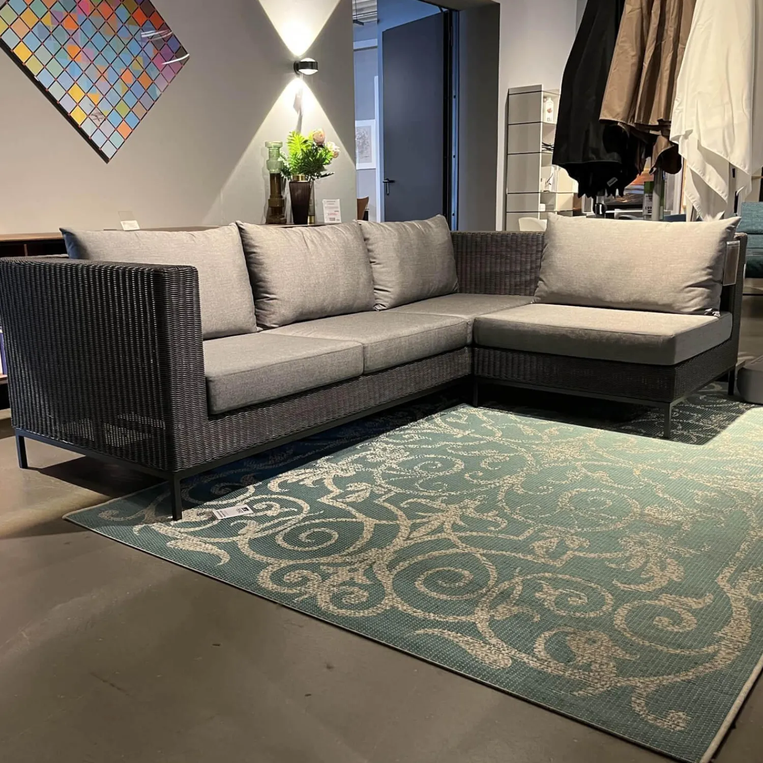 Stern Loungemöbel|Ecksofa Fontana Outdoor Geflecht Basaltgrau Bezug Seidengrau Gestell Aluminium