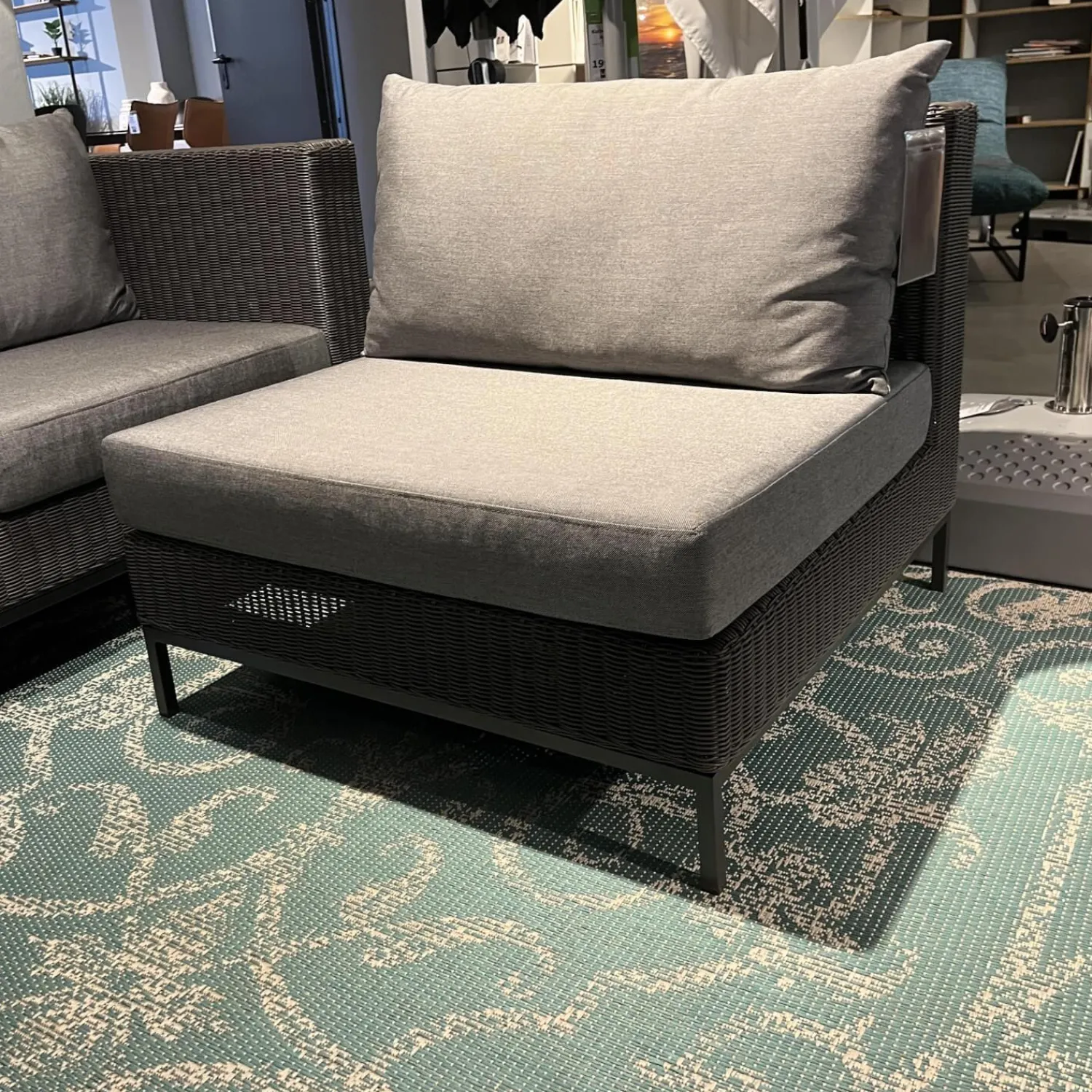 Stern Loungemöbel|Ecksofa Fontana Outdoor Geflecht Basaltgrau Bezug Seidengrau Gestell Aluminium
