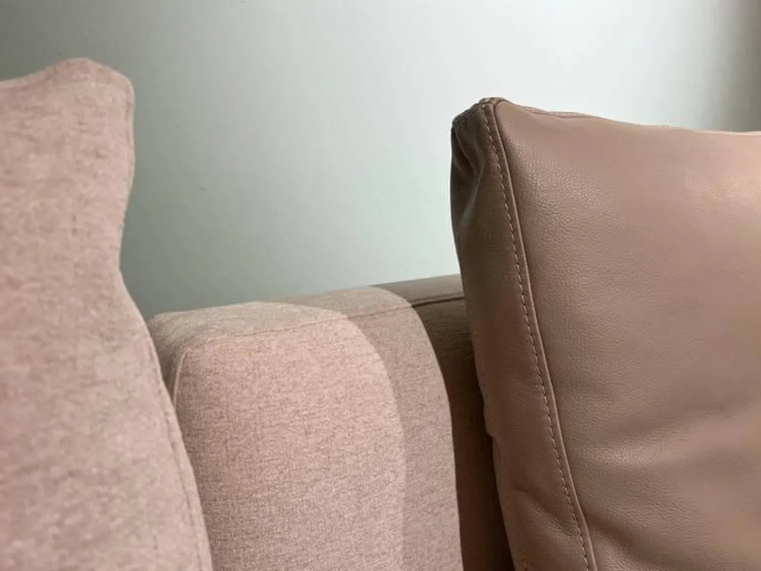 Frigerio Ecksofas|Ecksofa Horizon Stoff Nebraska 18 Beige Leder Sienna 5005 Beige Füße Metall Inklusive Kissen