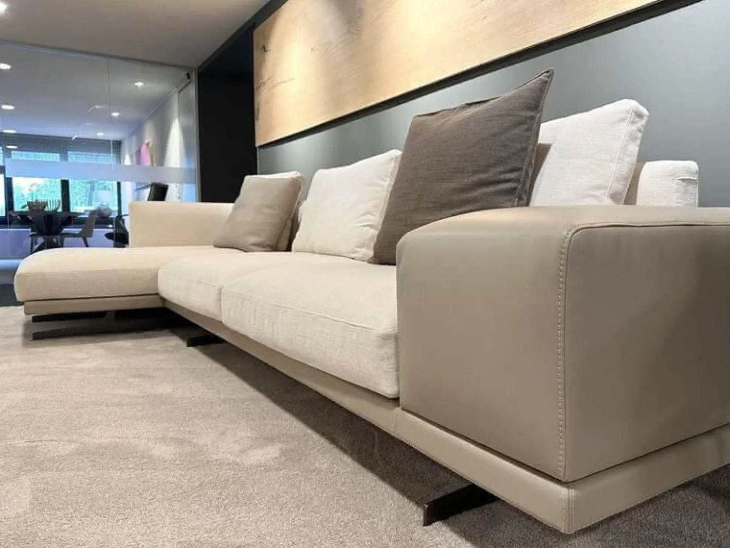 Frigerio Ecksofas|Ecksofa Horizon Stoff Nebraska 18 Beige Leder Sienna 5005 Beige Füße Metall Inklusive Kissen